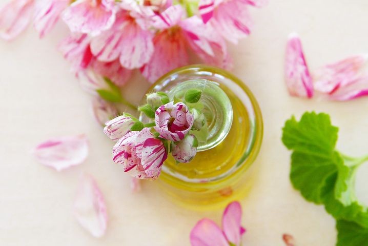 Commencez l'année en beauté avec l'huile de rose musquée !